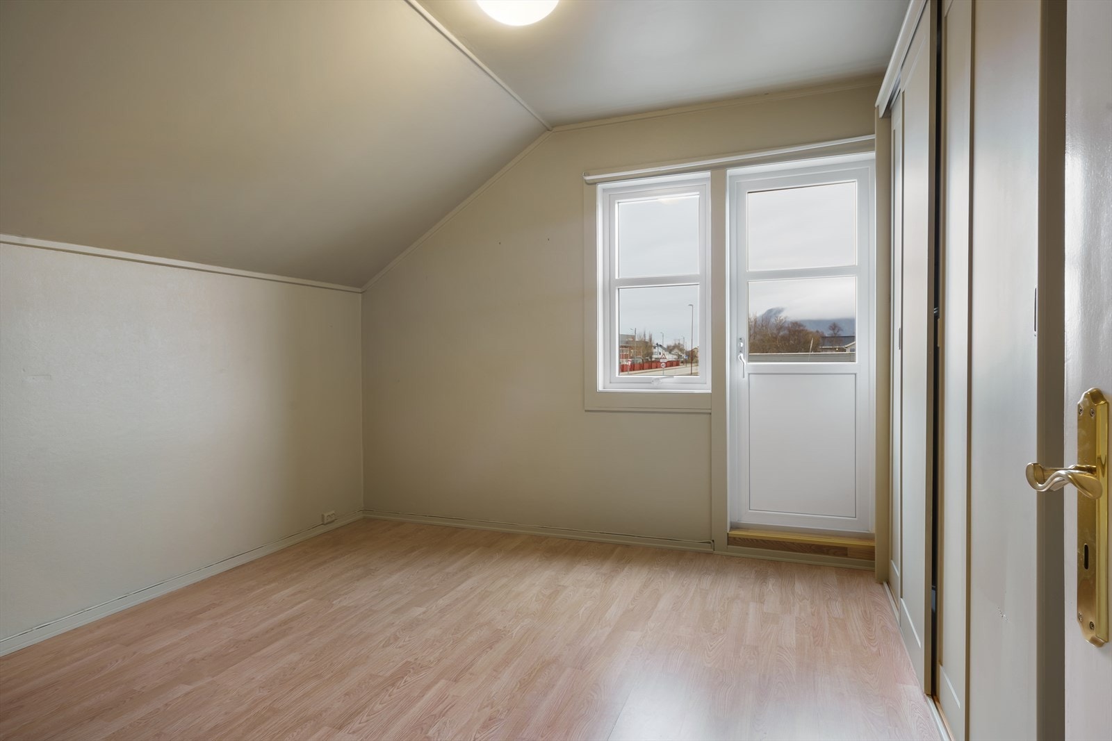 Herfra får man utgang til altan som er vendt mot nord. Galleribilde