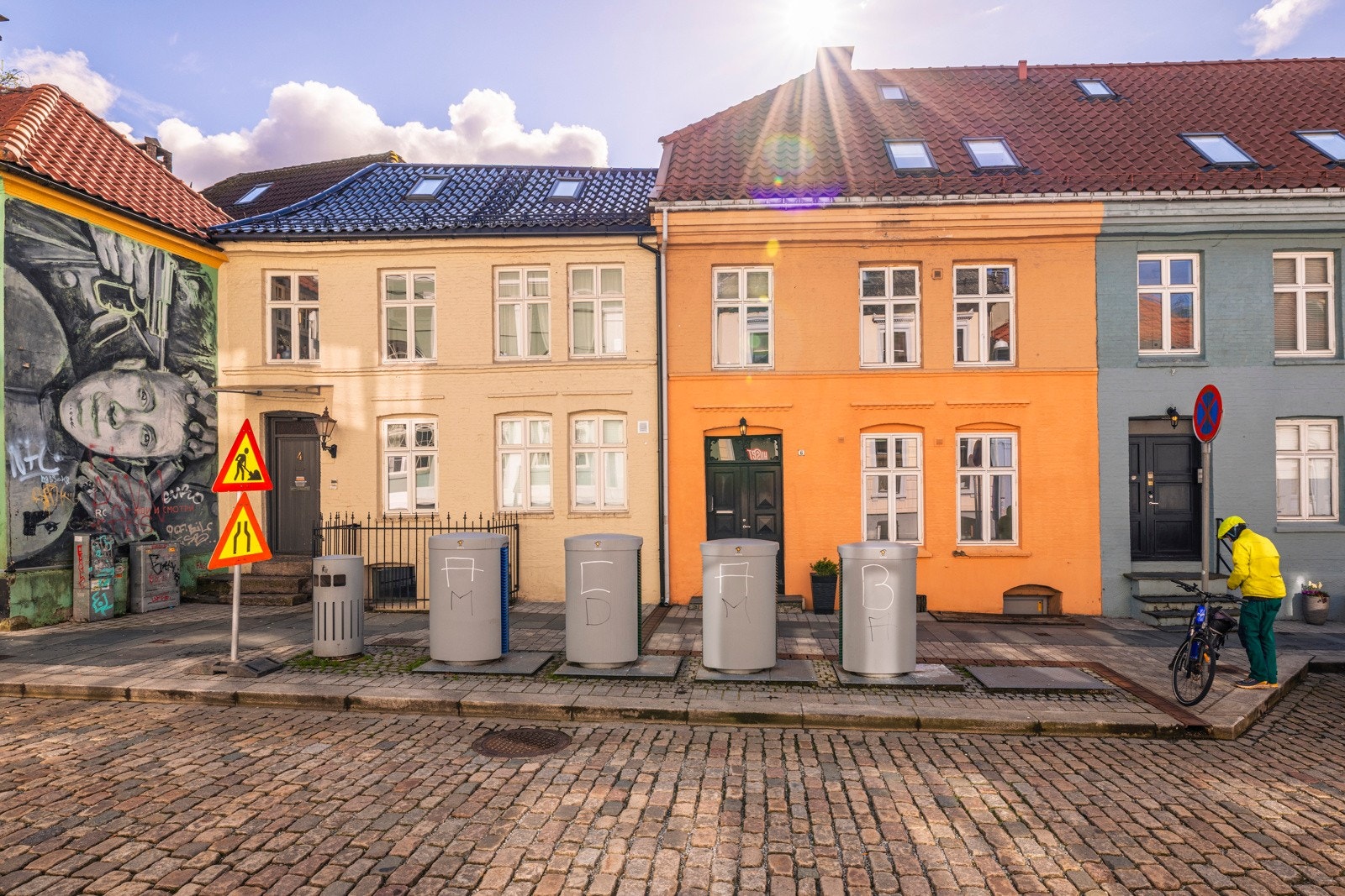 - Sverres gate er en koselig gate preget av gamle, sjarmerende bygårder i mur - Galleribilde