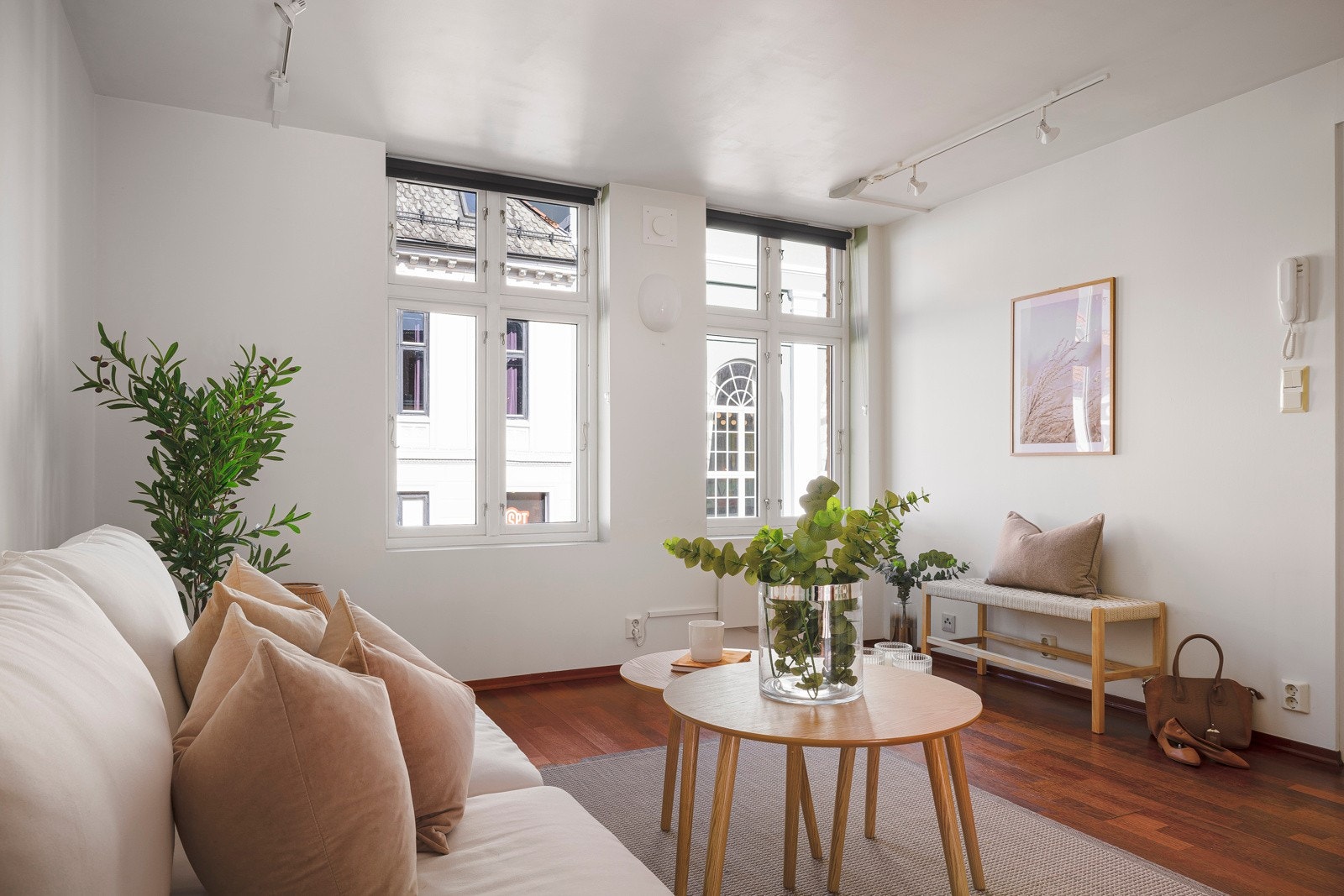 - De store vindusflatene slipper inn rikelig med naturlig lys - Galleribilde