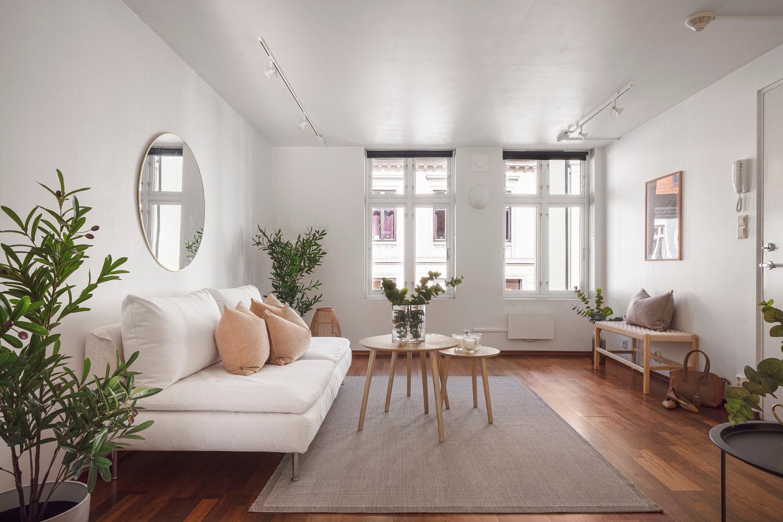 - Leiligheten, bygget og nabolaget ble oppgradert i 2005 med bl.a. nytt elektrisk- og rør-i-rør opplegg, tak og nye vinduer - Galleribilde