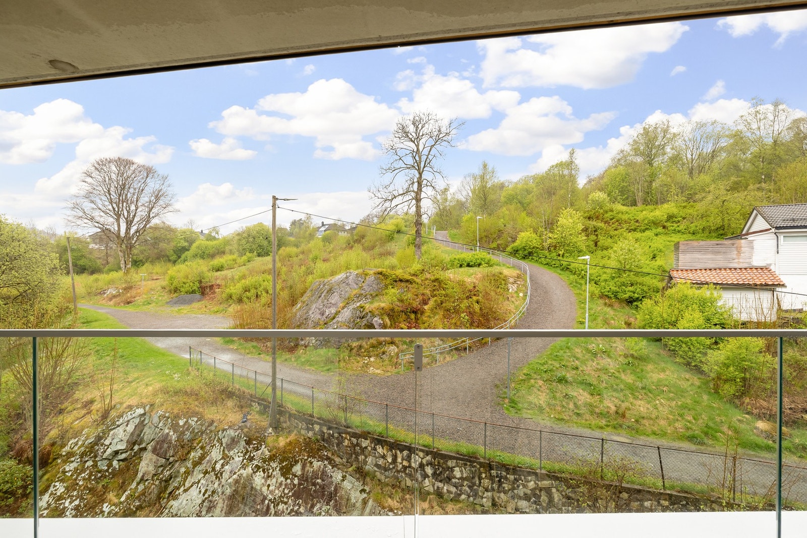 Med en utsikt ut over grøntområdet, kan fine dager virkelig nytes. Galleribilde