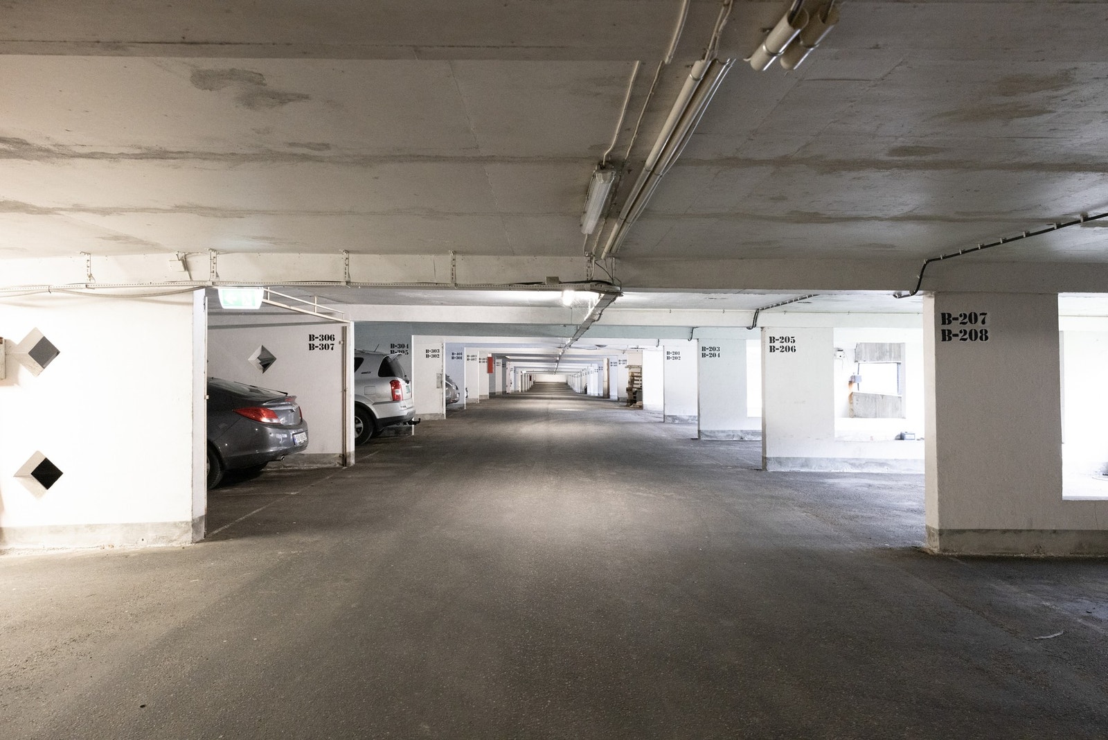 Leiligheten disponerer fast parkering i garasje med mulighet for lader til el-bil. Galleribilde