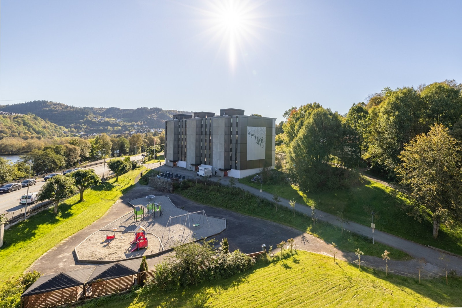 Ulsmåg borettslag har gjennomgått en omfattende rehabilitering hvor det er byttet tak, fasade, vinduer og balkongdør, og hovedrør og bunnrør. Alt be gjort i tidsrommet 2020 - 2022. Galleribilde