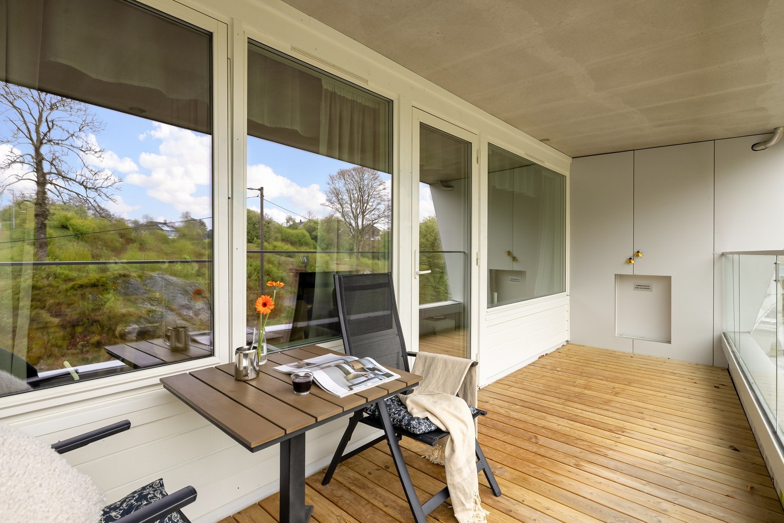 Her er det god plass til å innrede med ønskelig utemøbel. Galleribilde