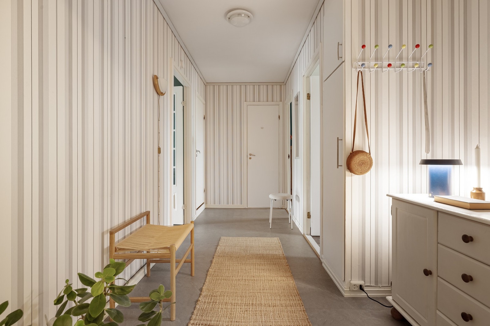 Entreen måles til 8,2 kvm. Galleribilde