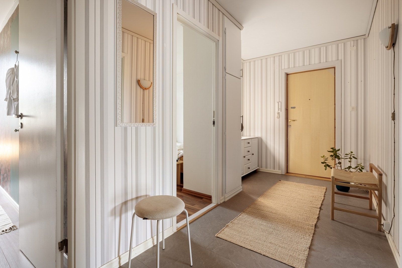 Her har du god plass til oppheng av sko og yttetøy. Galleribilde