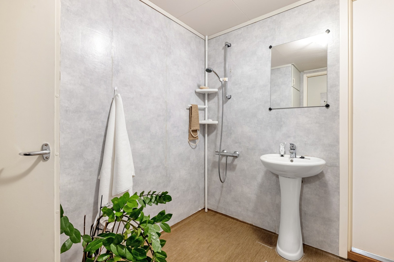 Badet måles til 5 kvm. Galleribilde