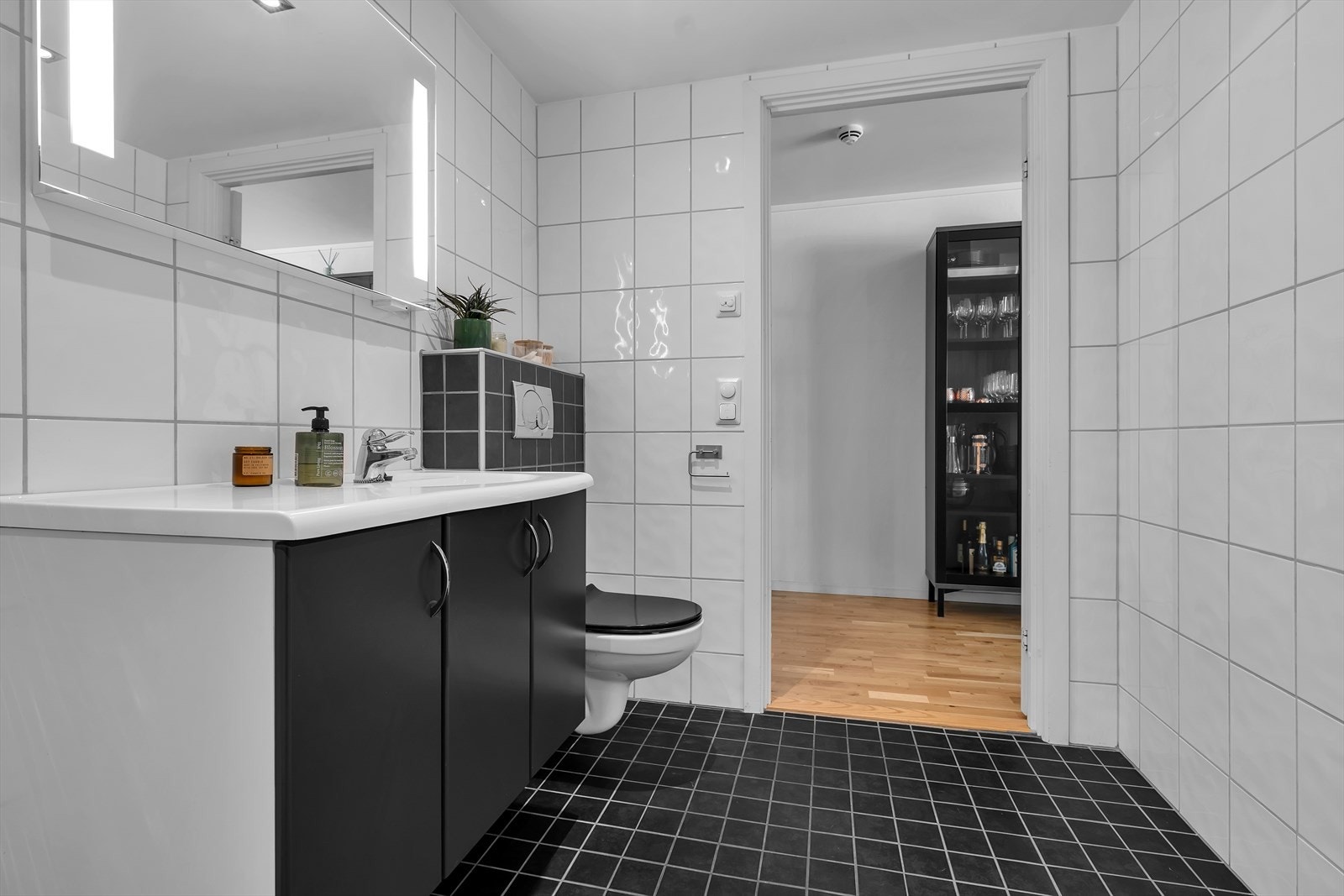 Flislagt bad med varme i gulv Galleribilde