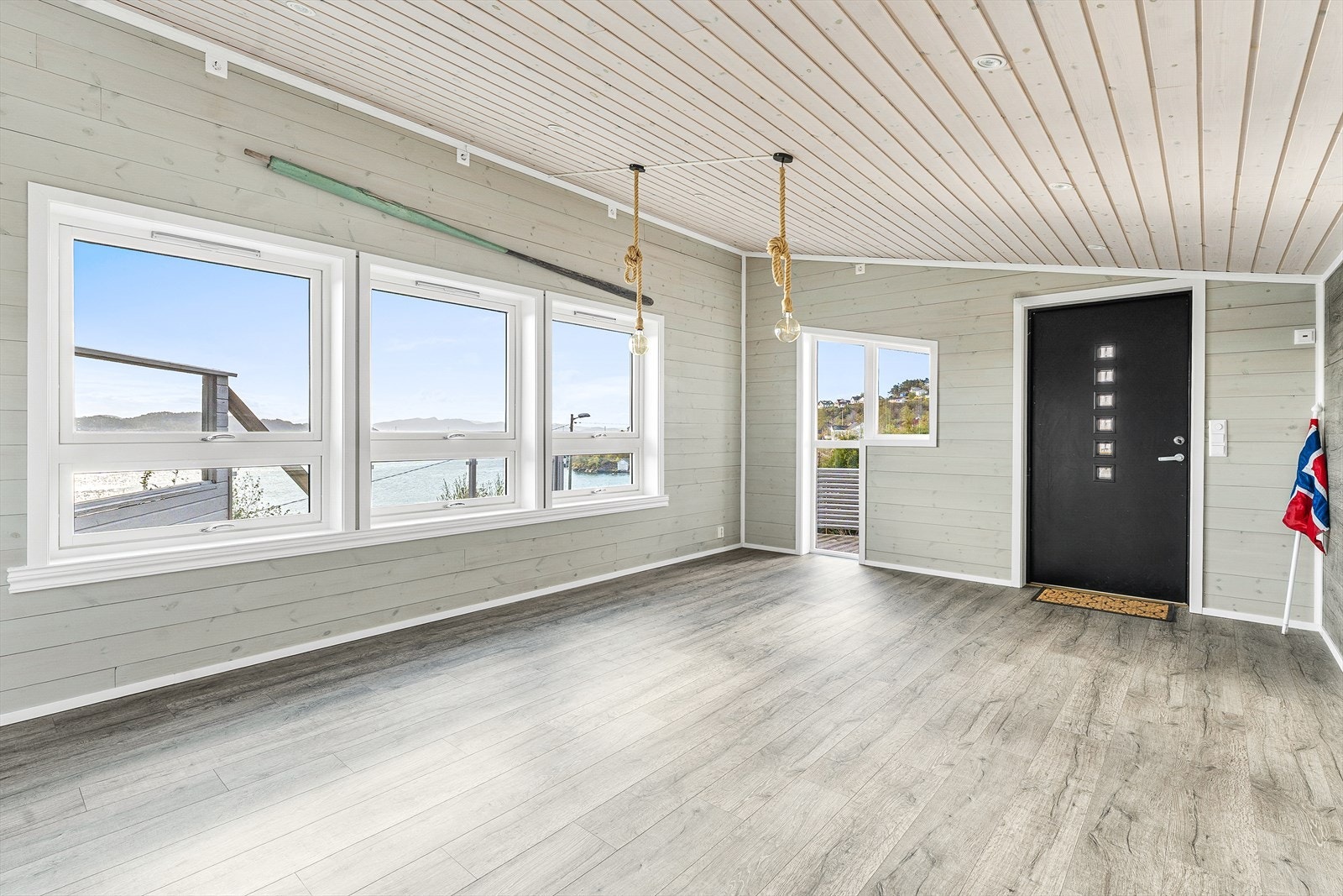 Fullisolert anneks med flott utsikt mot sjø Galleribilde