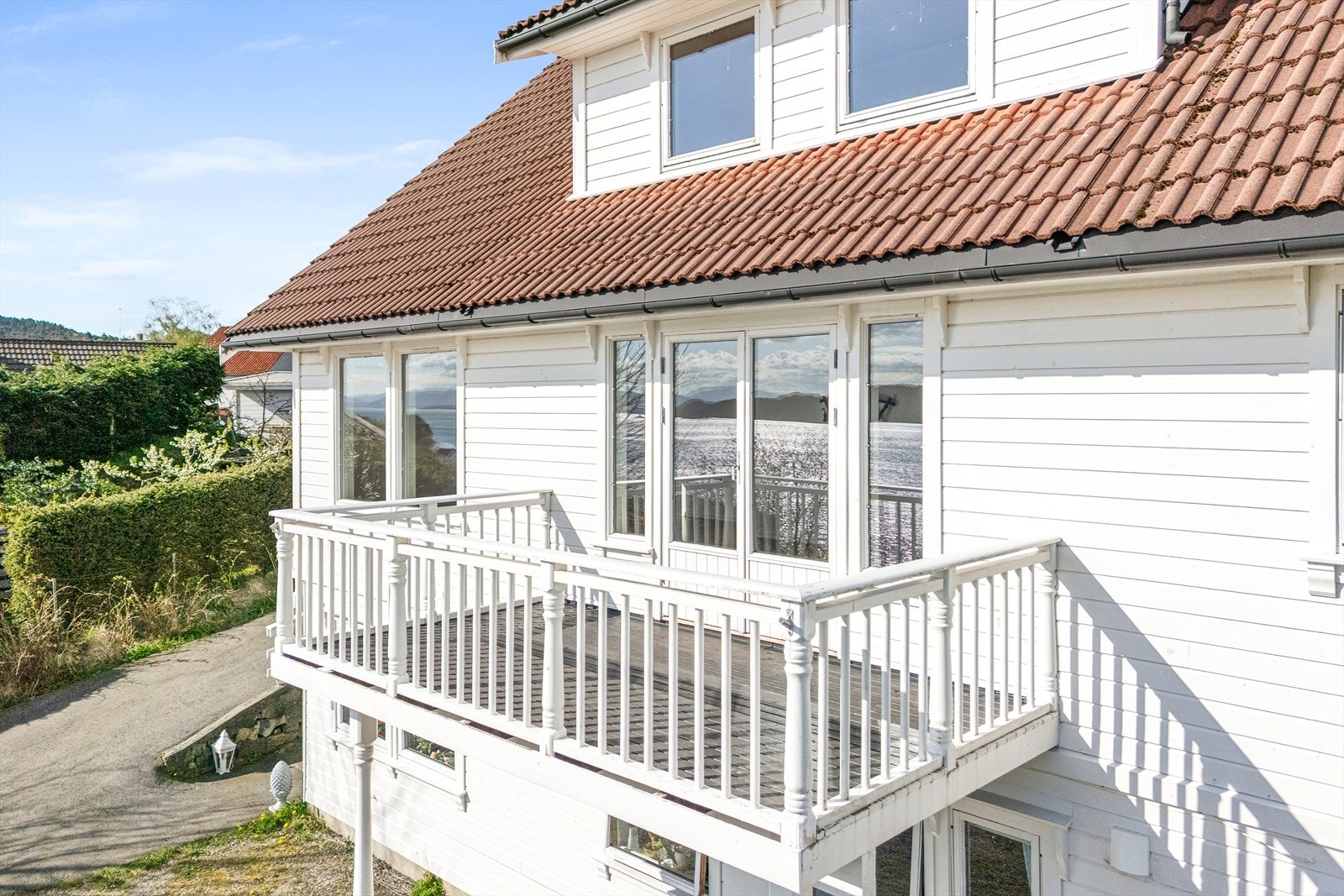 Solrik balkong Galleribilde