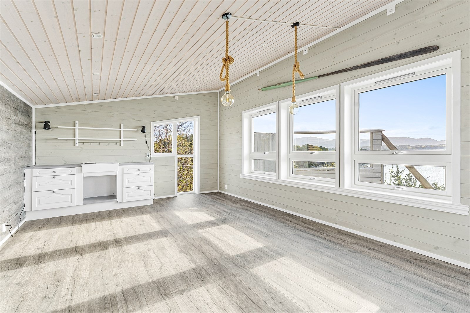 Romslig oppholdsrom, perfekt for gjester Galleribilde