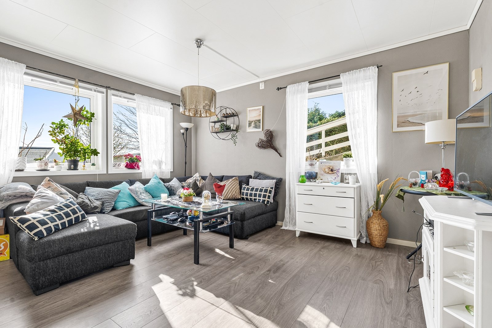 Stue i leilighet i kjelleretasjen Galleribilde