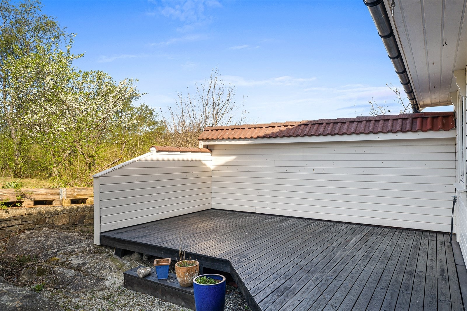 Terrasseplatting ved inngangsparti Galleribilde