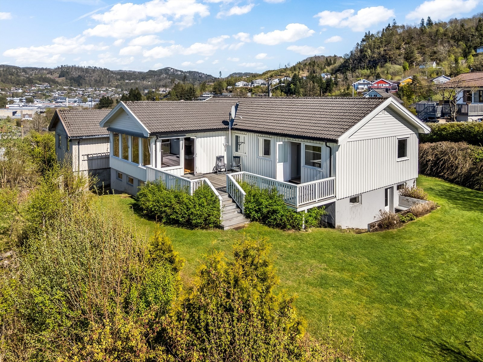 Eiendomsmegler MNEF Anita Cecilie Gabrielsen ønsker velkommen til Oftebroveien 38! Galleribilde