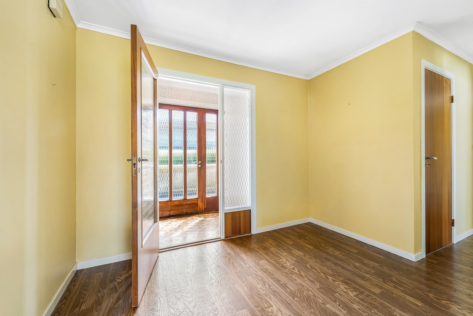 Vindfang og gang med avkledningsplass. Galleribilde