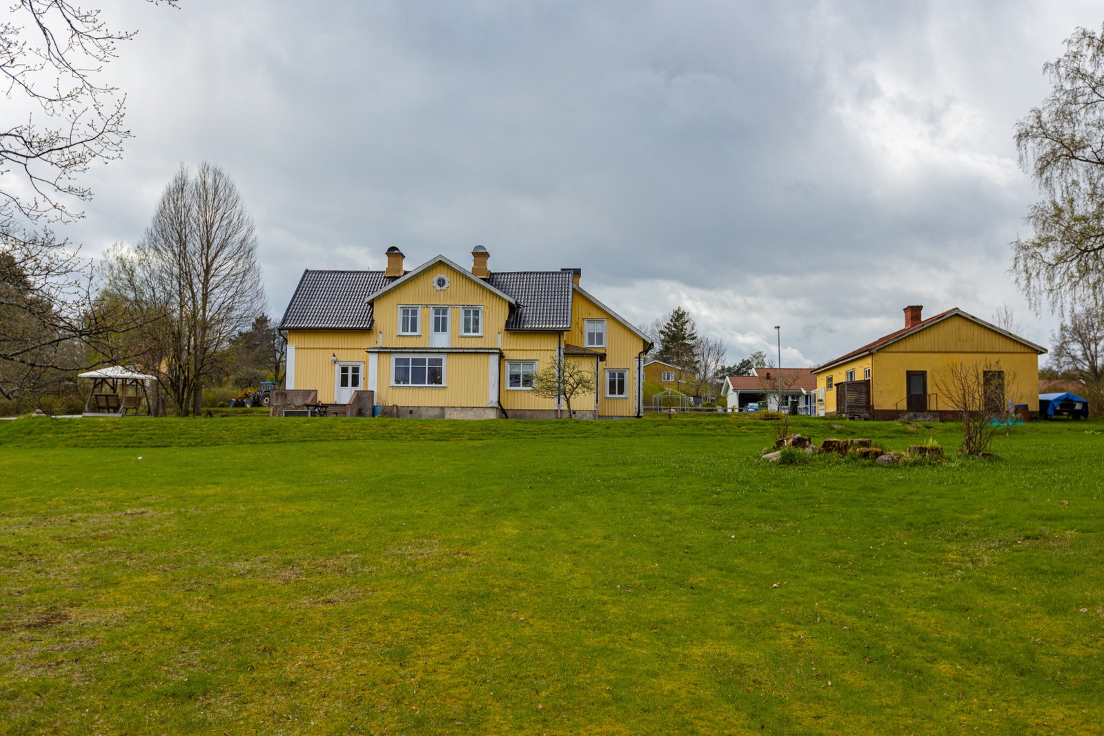 Hus och dubbelgarage Galleribilde