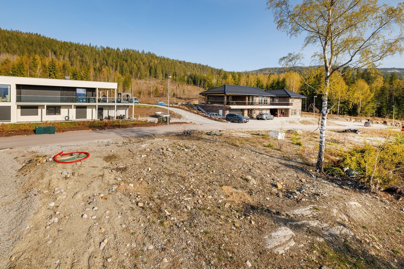 Selger opplyser at tomtene har vei, vann og kloakk frem til tomtegrense. Galleribilde