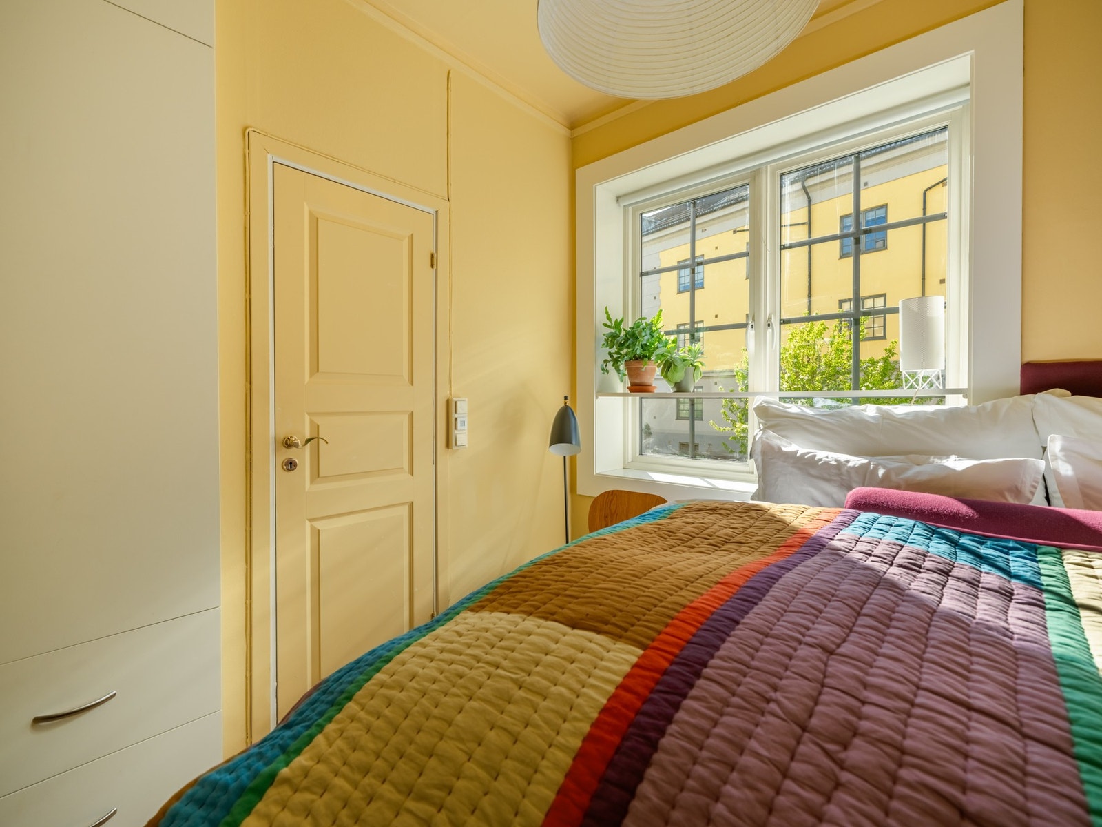 Hvis du er redd for trafikkstøy, kan vi betrygge deg - Her er det primært fuglekvitter og barnelatter utenfor vinduene. Galleribilde