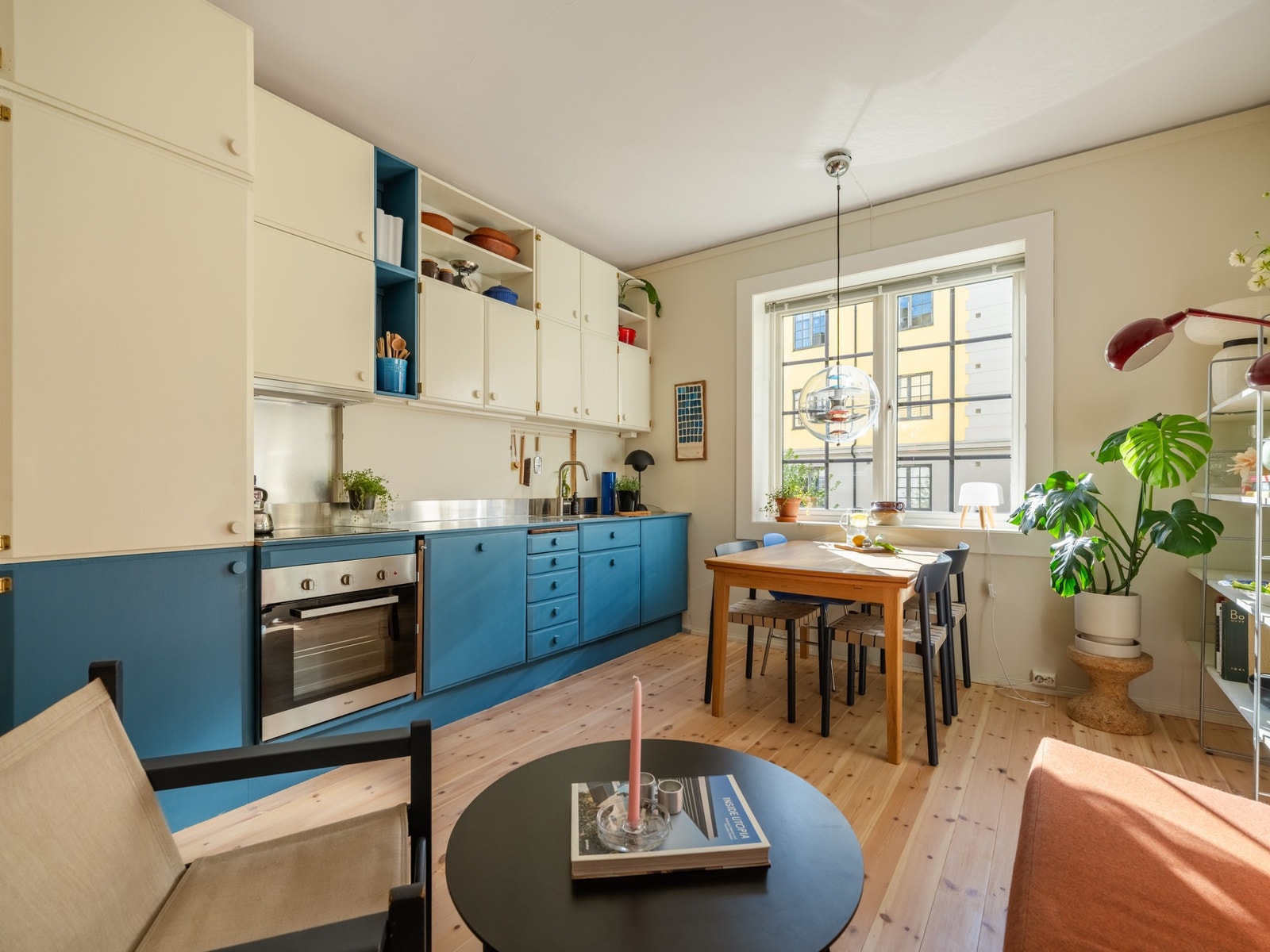 Velkommen til nydelige Knud Graahs gate 8, vendt i sin helhet mot rolig og frodig bakhage! Galleribilde