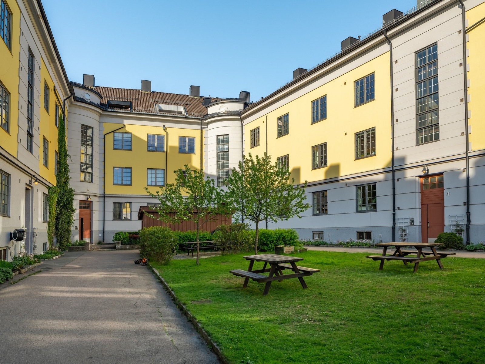 Den er tilrettelagt for både store og små, og er virkelig et sted man kan finne roen. Galleribilde