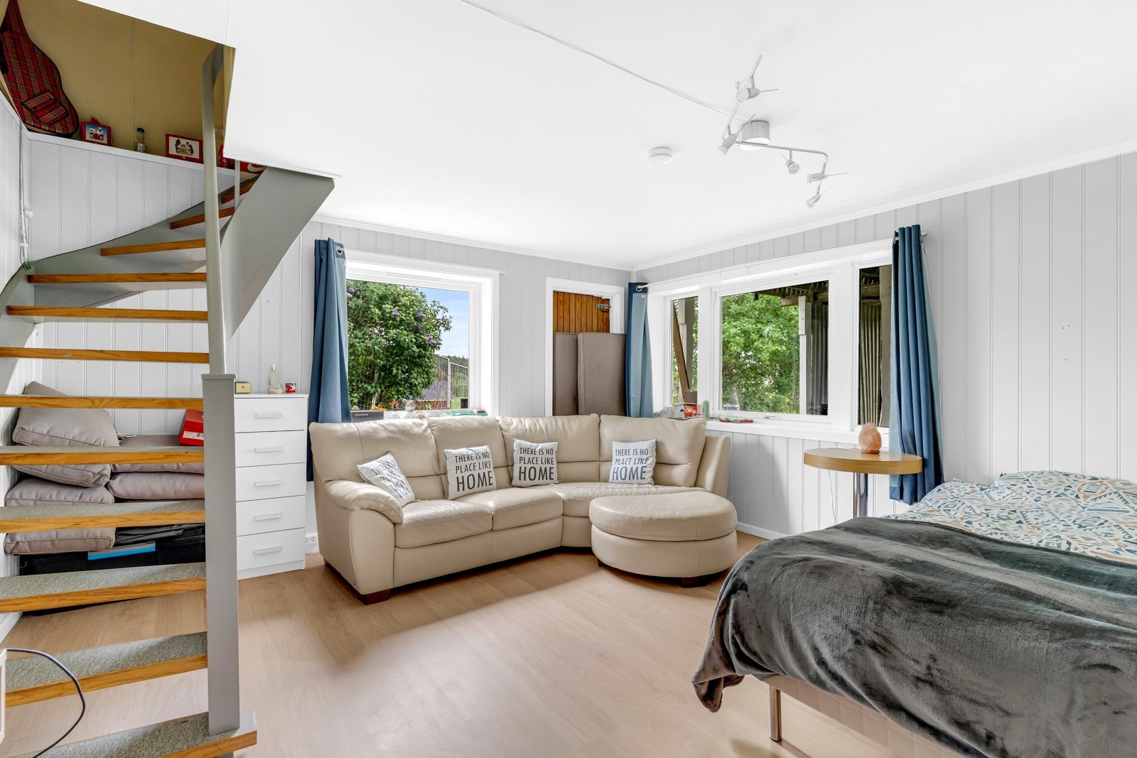 Soverommet i kjelleren er av god størrelse og er perfekt for ungdommen i huset. Galleribilde