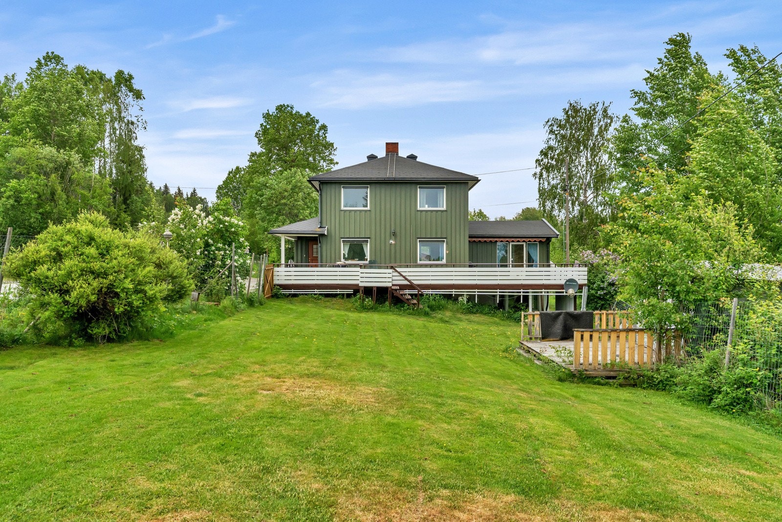 Magnus Grasmo v/ EIE eiendomsmegling presenterer Sjølivegen 375. Galleribilde