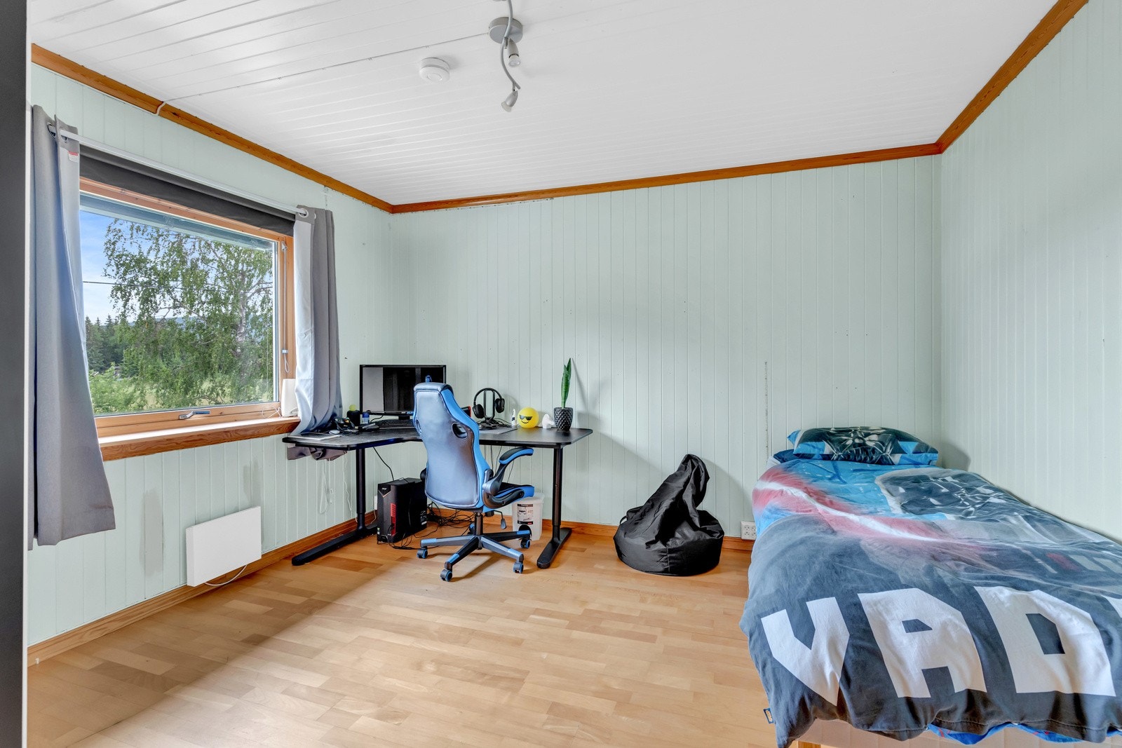 Samtlige rom har god plass til dobbeltseng og garderobeskap. Galleribilde