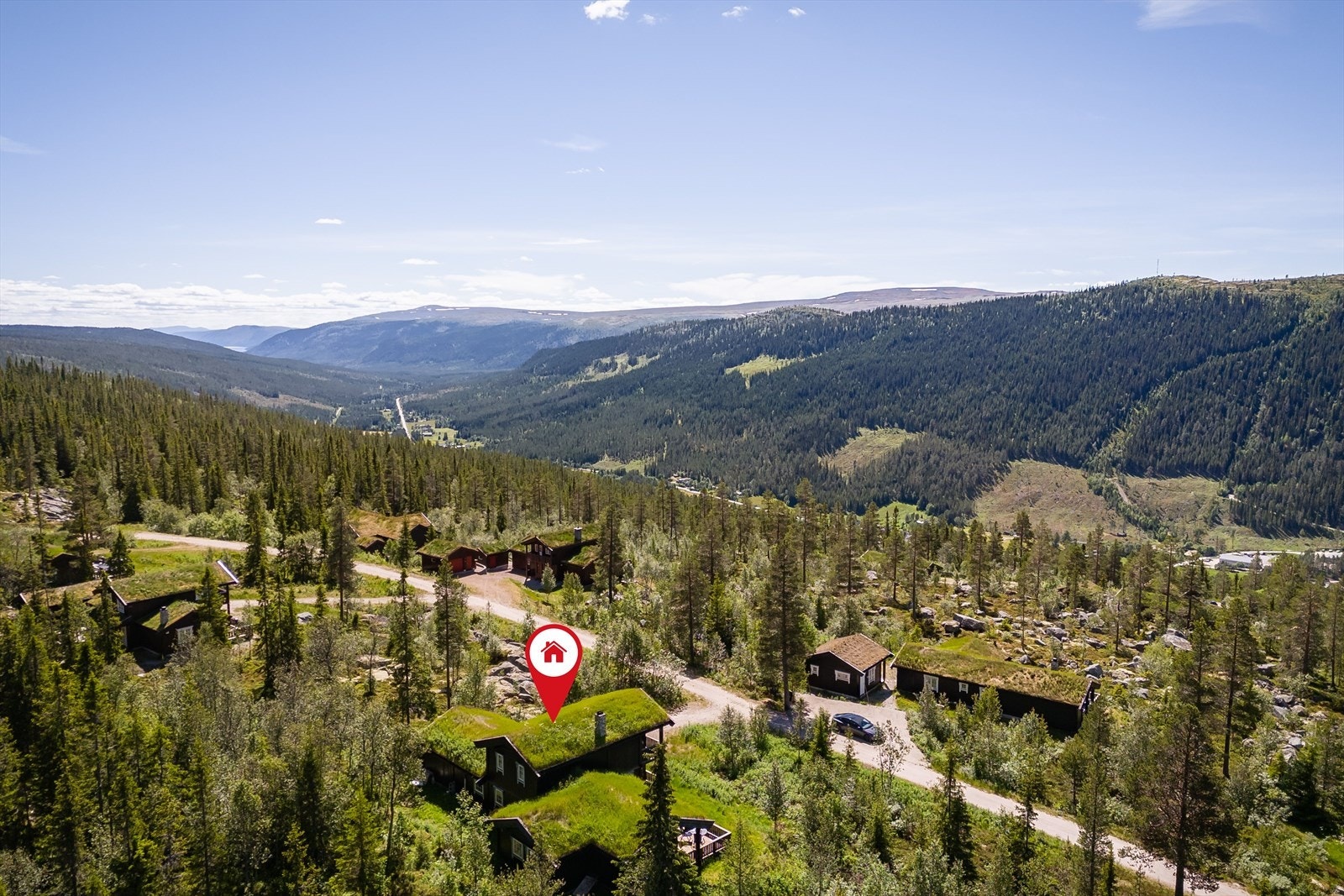 Området- og kommunen forøvrig byr også på vandringsstier, samt flotte fiskevann og jaktterreng. I Engerdal kan du fiske i over 900 bekker, elver, tjern og sjøer på bare et fiskekort! Jakt forvaltes av både private- og på statsalmenning. Galleribilde