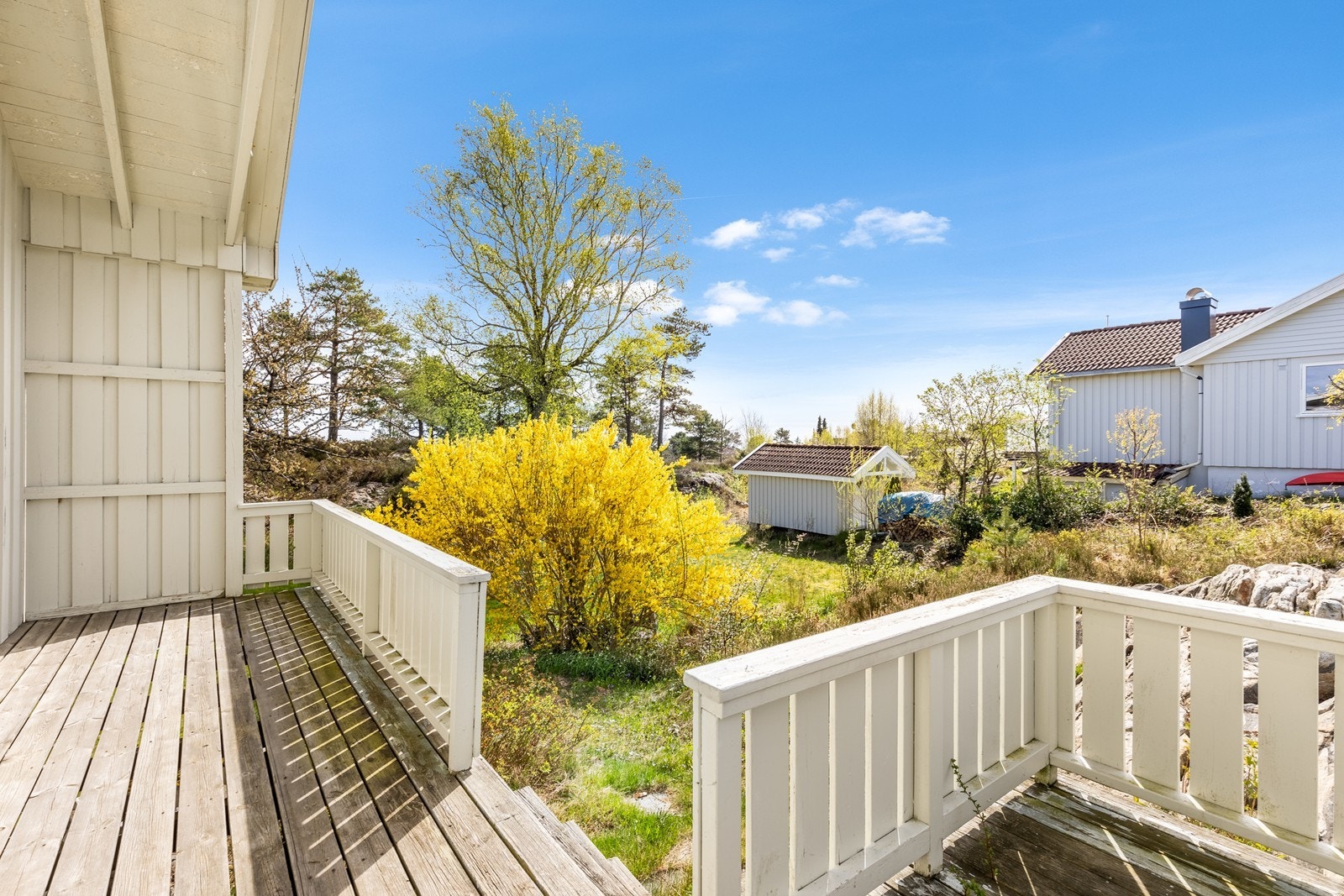 Solrik terrasse og tomt Galleribilde