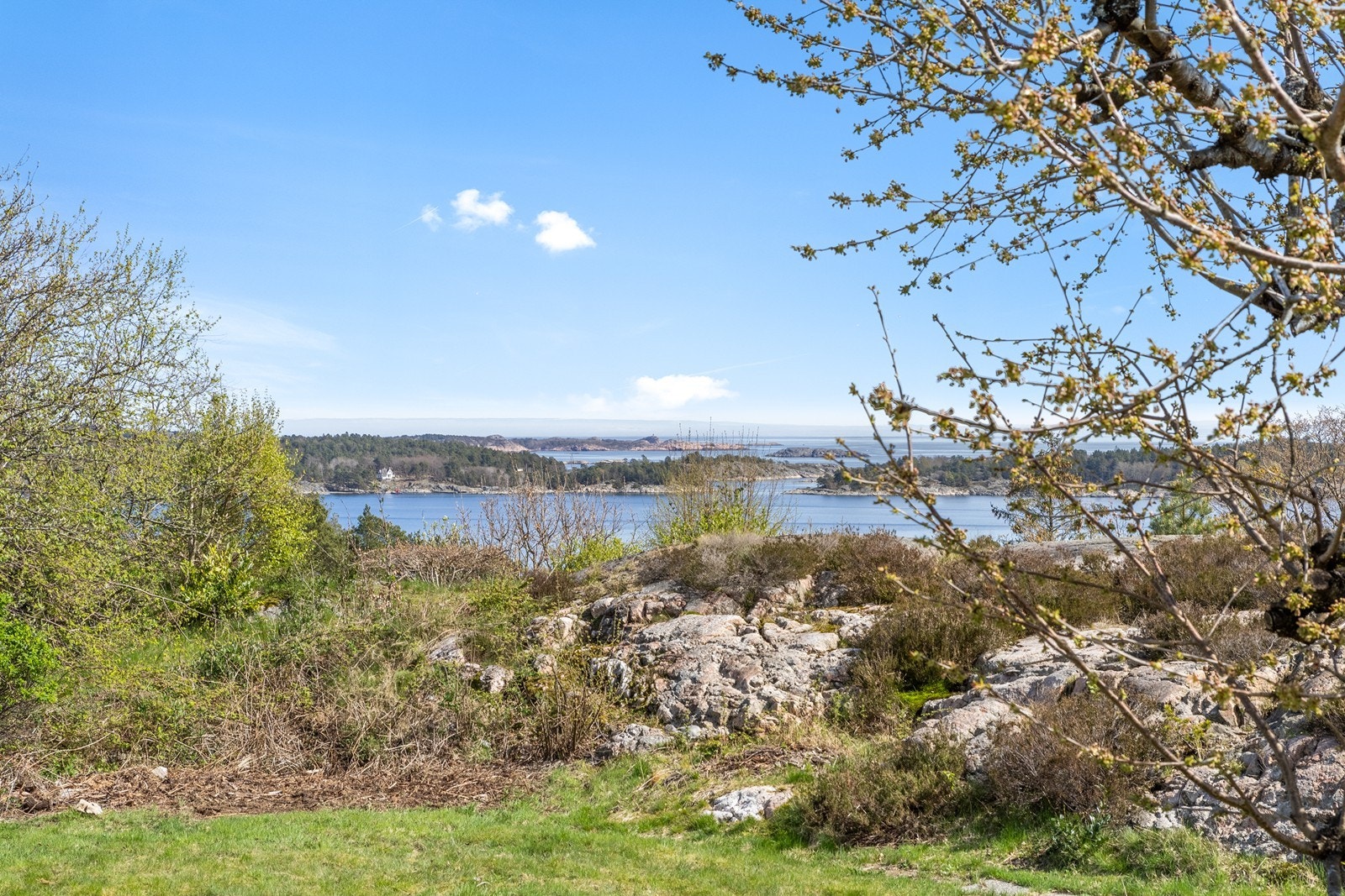 Flott utsikt til skjærgården og havet på utsiden Galleribilde