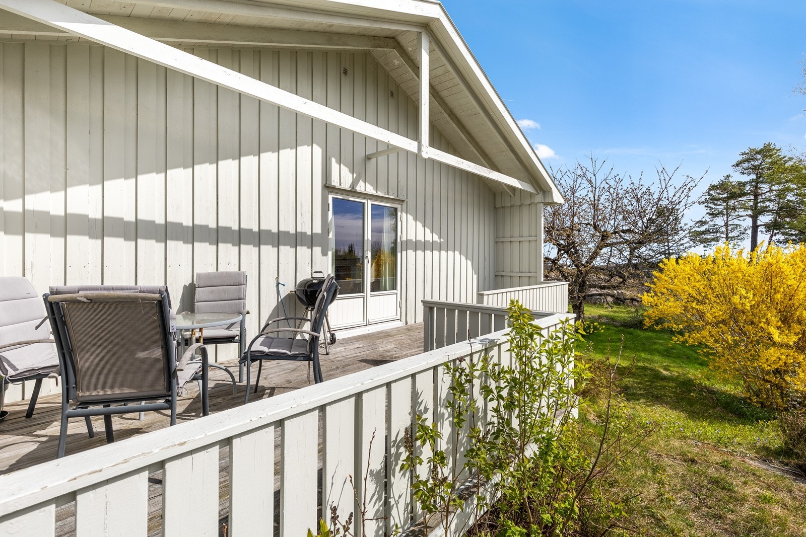 Terrasse med adkomst til hage Galleribilde
