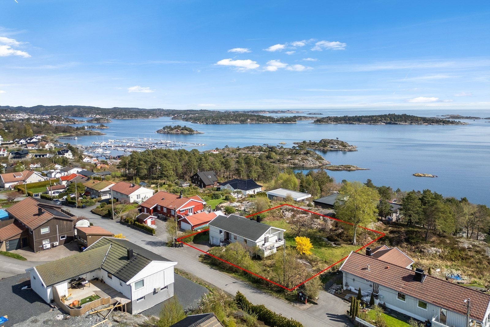 Stor tomt på ca 1,2 mål rundt boligen Galleribilde