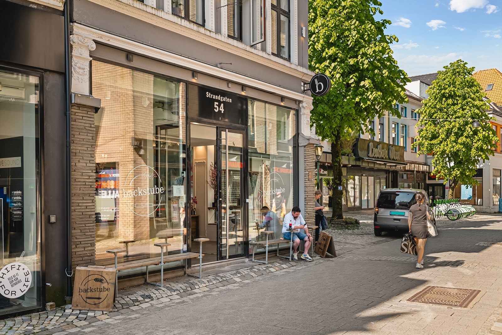 Backstube - et populært bakeri få skritt fra ytterdøren. Galleribilde