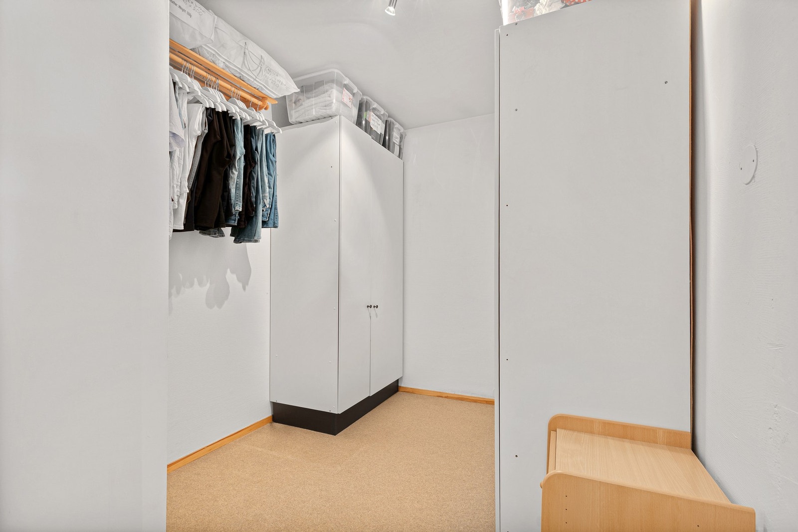 Stor bod og garderobe Galleribilde