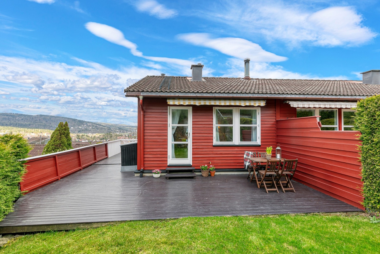 Stor sydvendt kjøkkenterrasse Galleribilde