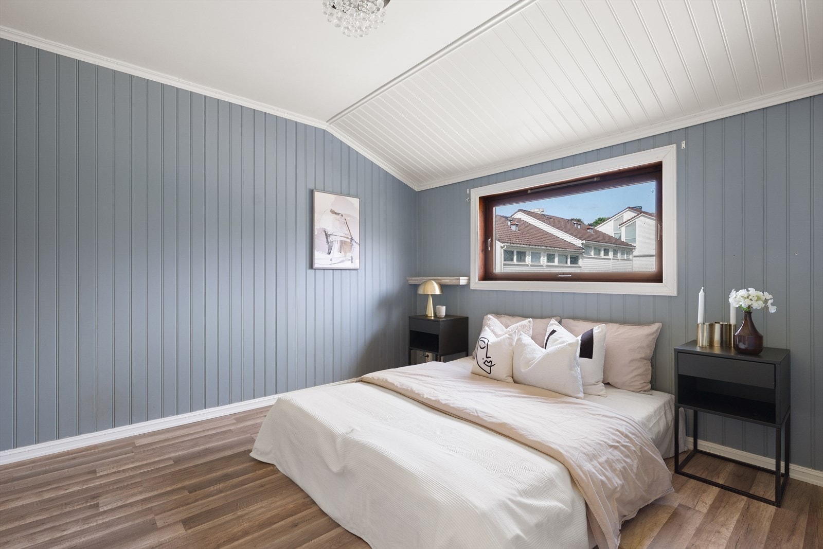 Totalt tre soverom hvor alle er plassert i 2. etasje Galleribilde