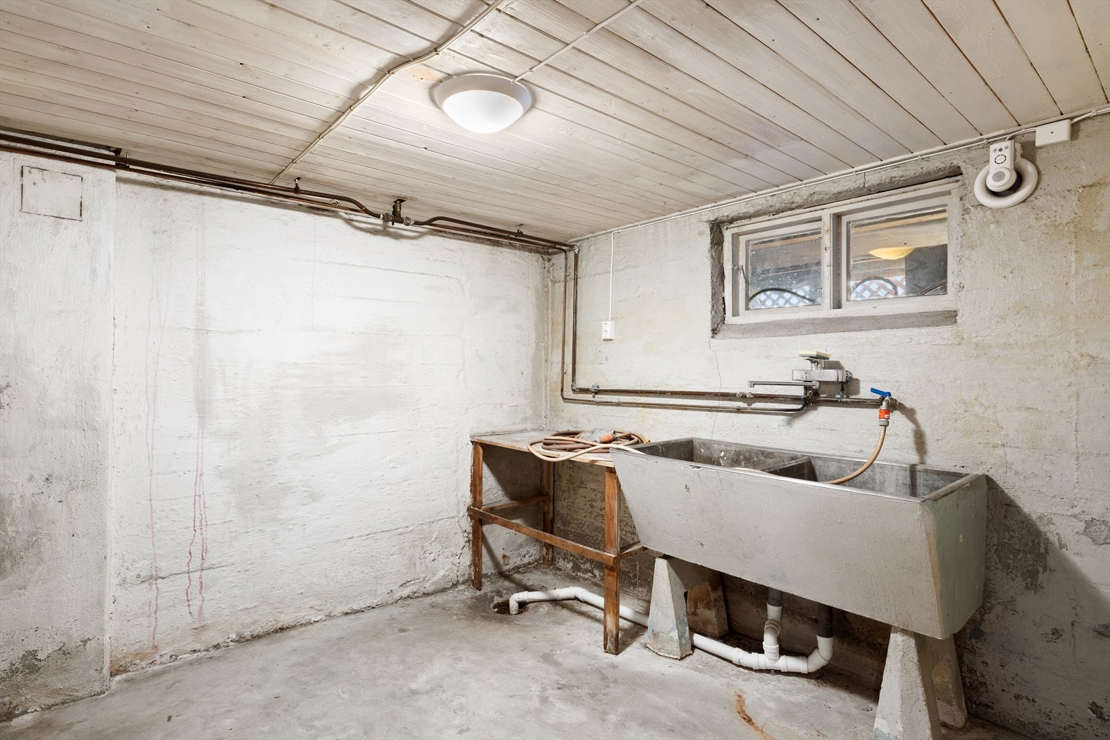 Grovkjeller med lagringsplass. Galleribilde