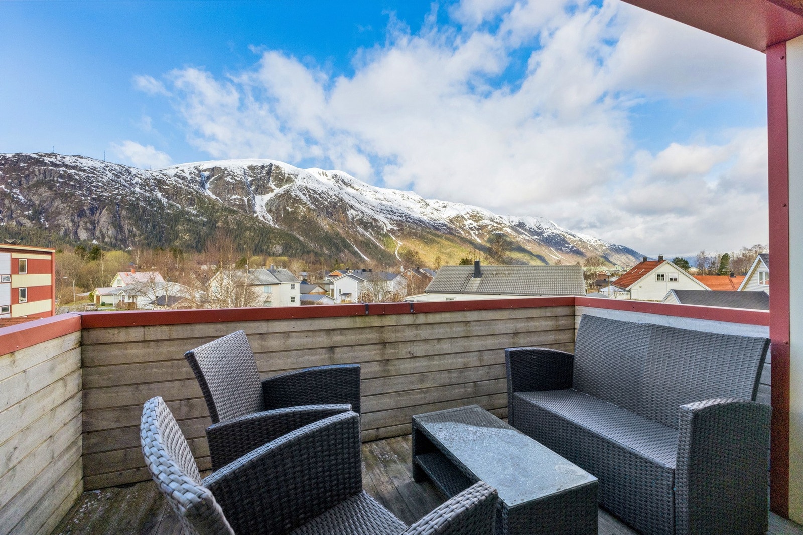 Vestvendt og nydelig sol- og utsiktforhold! Galleribilde