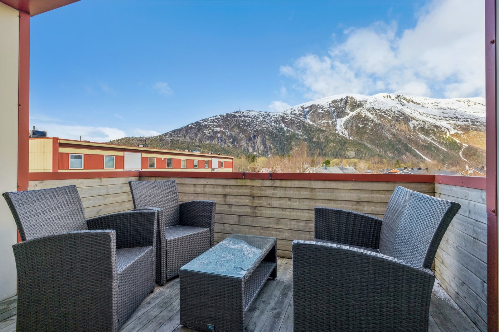 Balkongen er på ca. 8 kvm. Galleribilde