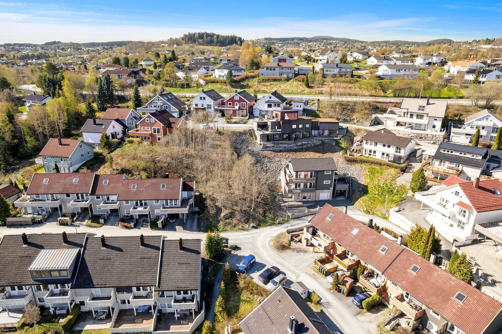 En fint beliggende boligtomt i et rolig og ettertraktet område på Byåsen med nærhet til både byliv og mark. Galleribilde