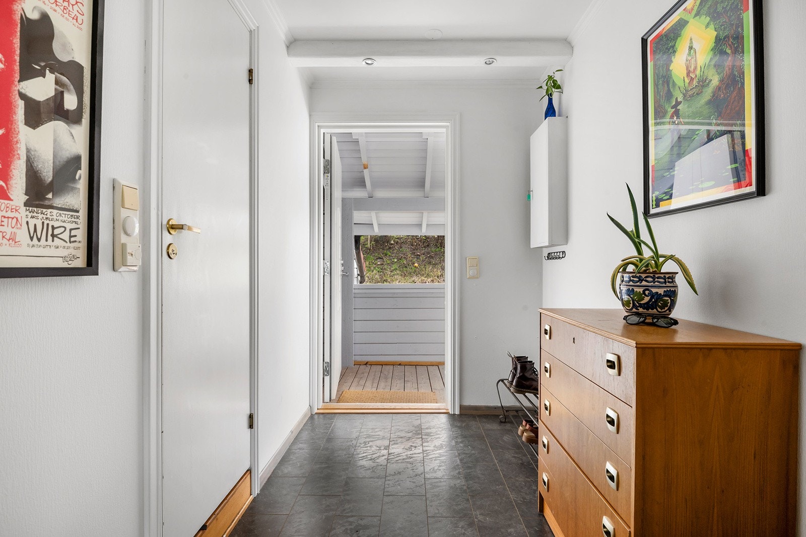 Romsli entré med god plass til yttertøy Galleribilde