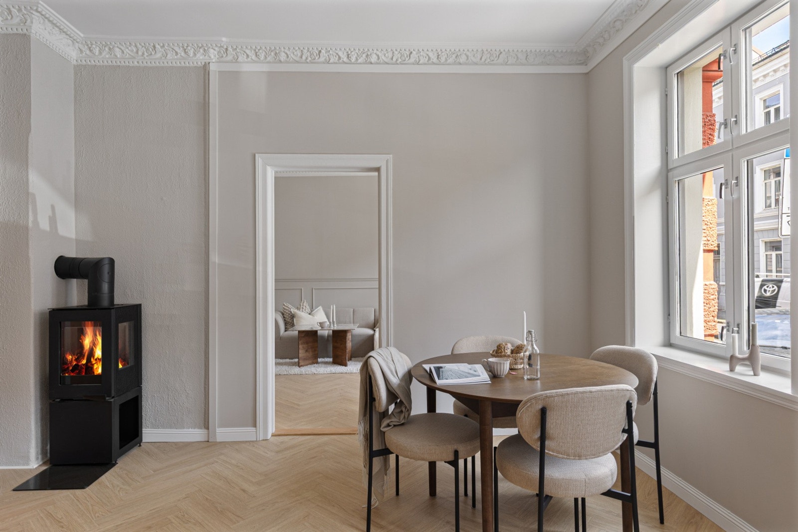 Med plass til spisestue, kan man nyte både godt selskap og gode måltid. Galleribilde