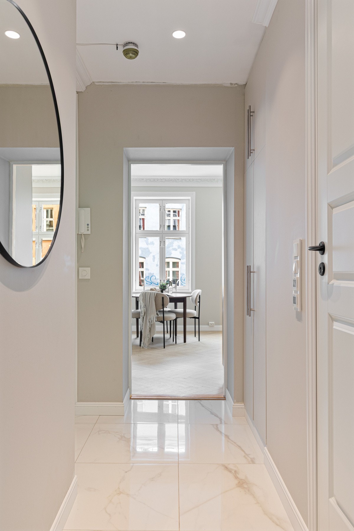 I gangen er det dørcalling og gode muligheter for oppbevaring. Galleribilde