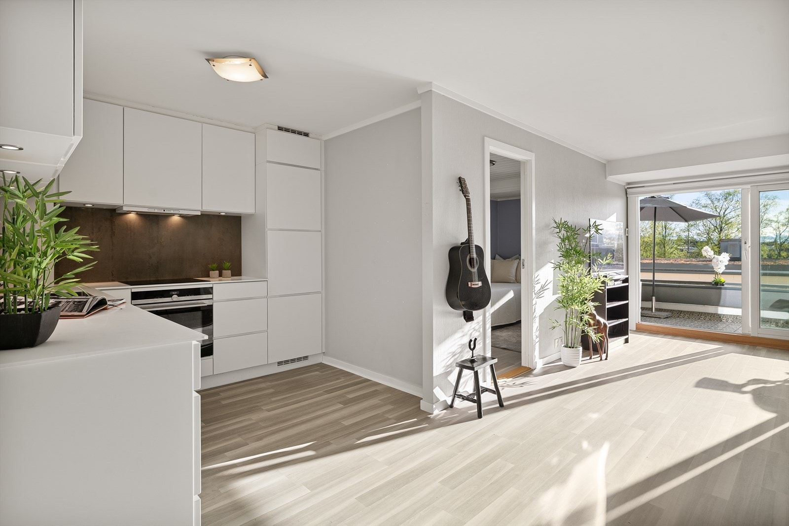 Fra stuen er det utgang til en privat terrasse. Galleribilde