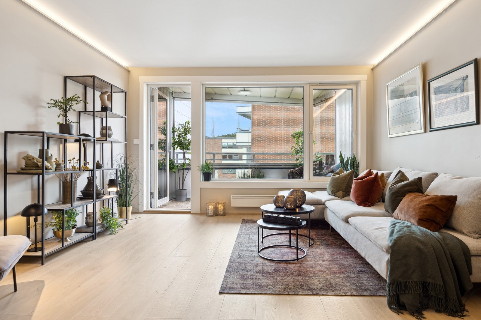 Fra stuen er det utgang til den vestvendte balkongen. Galleribilde