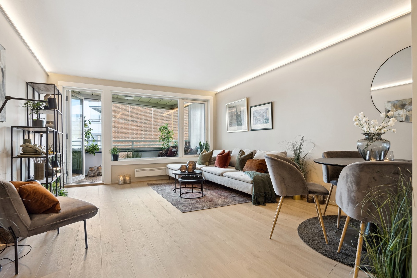 Det er installert Plejd Smarthussystem på stue, kjøkken og soverom 2. Galleribilde