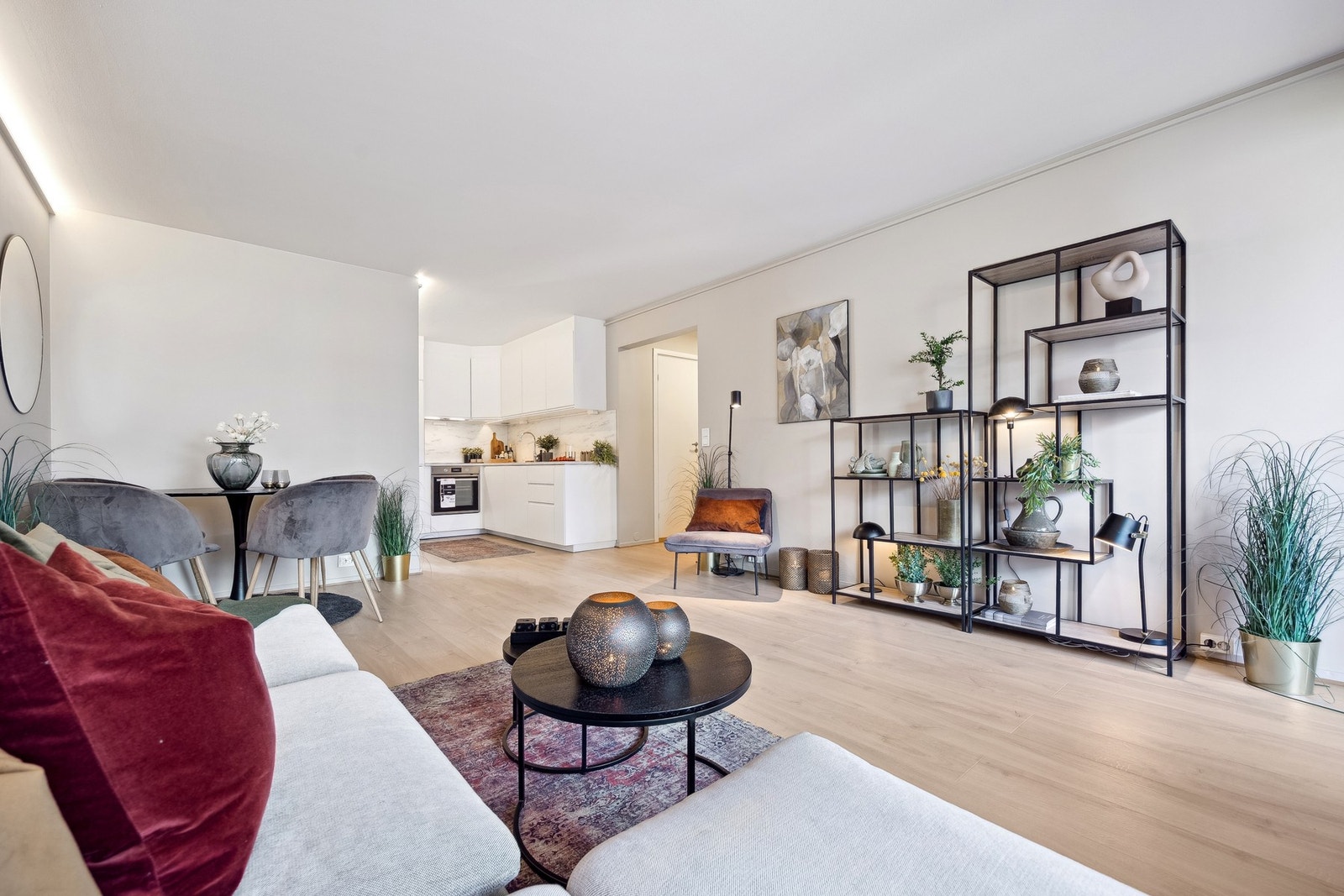 Boligen ble i april 2025 vesentlig oppusset og holder som følge av dette en gjennomgående moderne standard med smarte løsninger. Galleribilde