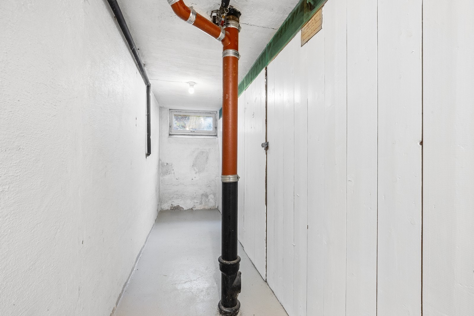 Leiligheten disponerer 2 boder i kjeller og en bod på loftet Galleribilde