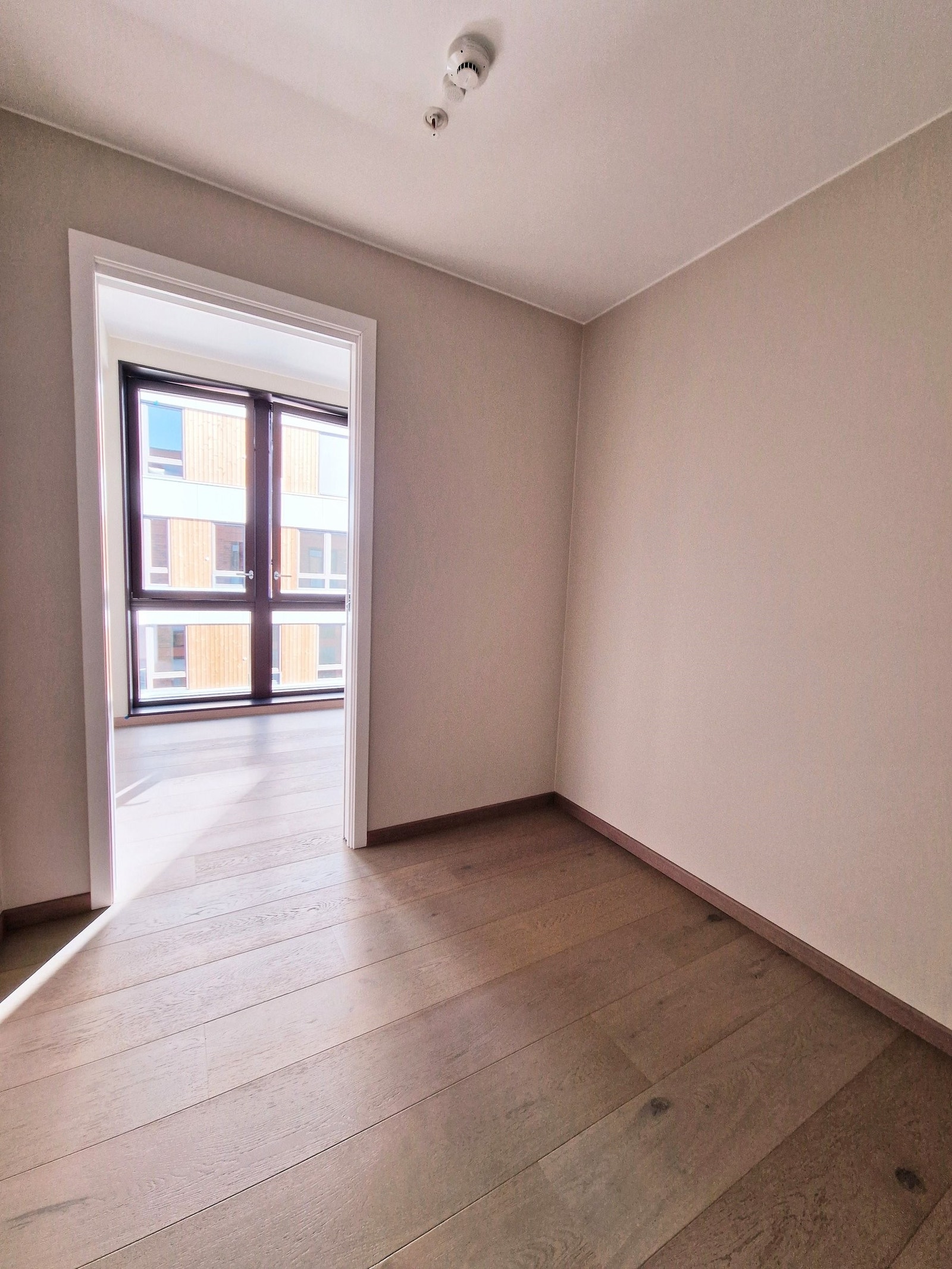 Soverom 2 er delt i to soner, som gir flere bruksmuligheter Galleribilde