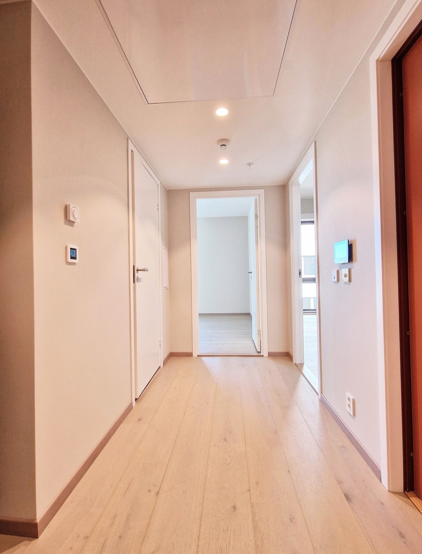 Entré med plass til garderobeskap Galleribilde